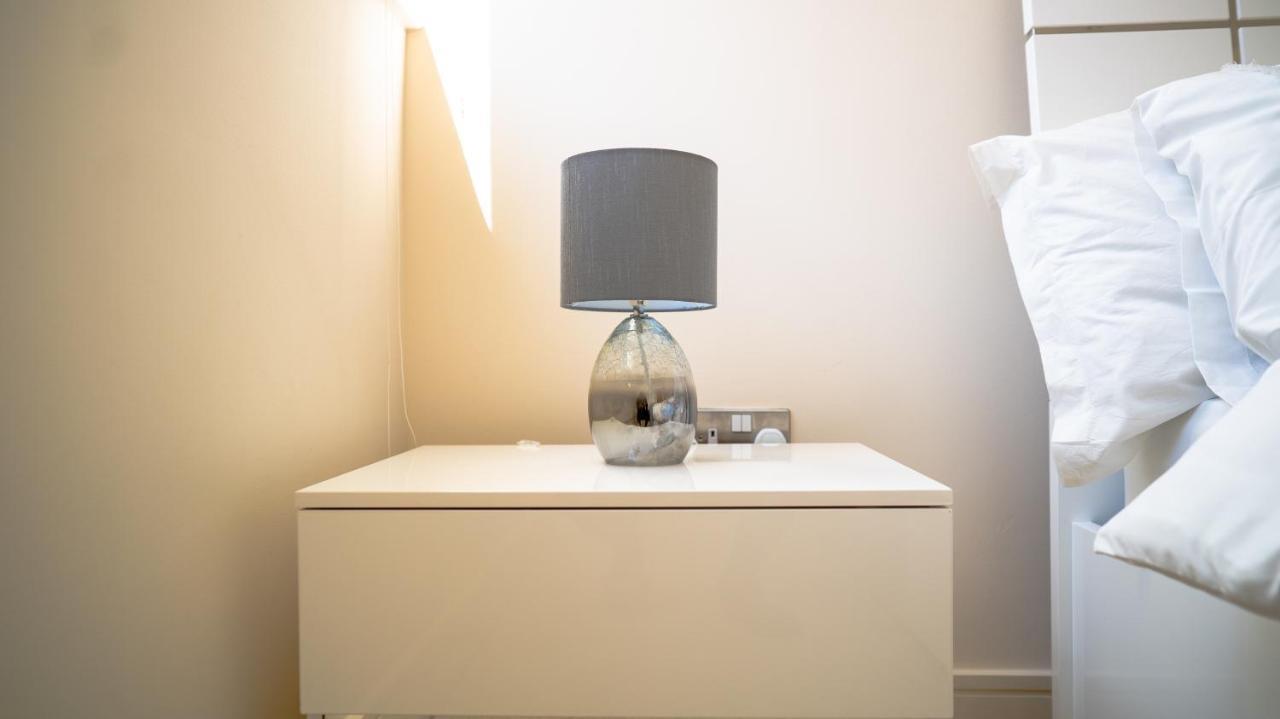 Comfy Spacious Apartment In Canary Wharf ロンドン エクステリア 写真